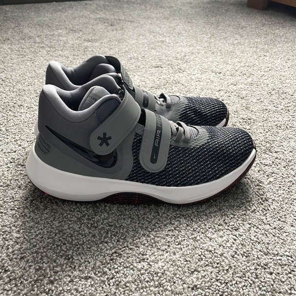 Women’s Nike Air Flyease Precision II Basketball Shoes - Picture 5 of 11